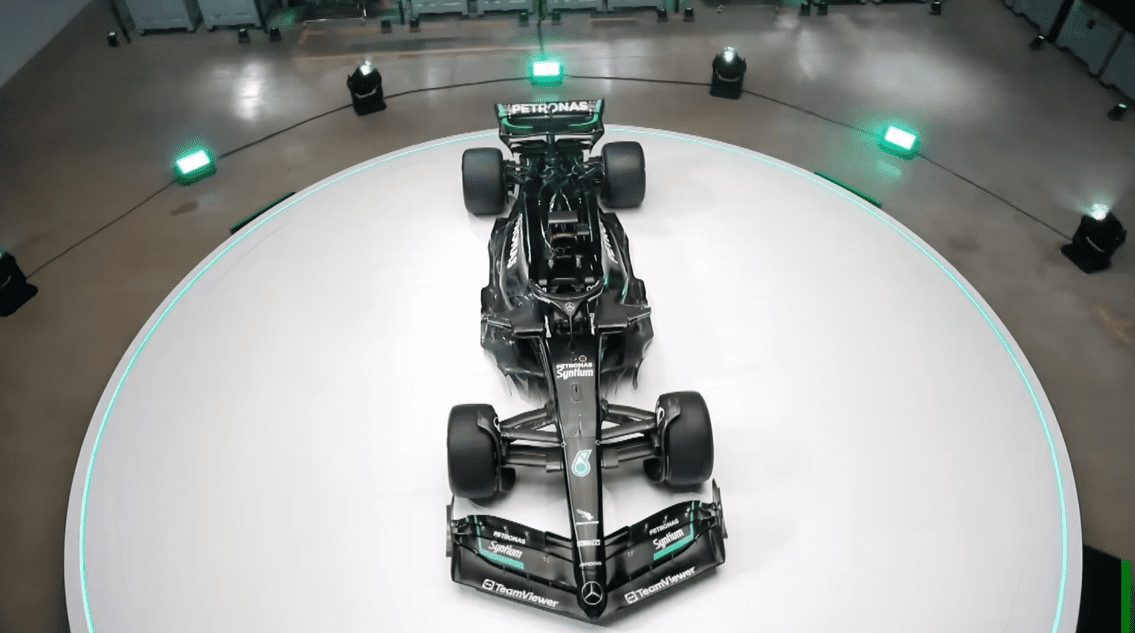 Mercedes in de beginjaren: gemiste deadlines en chaotische brandbestrijding