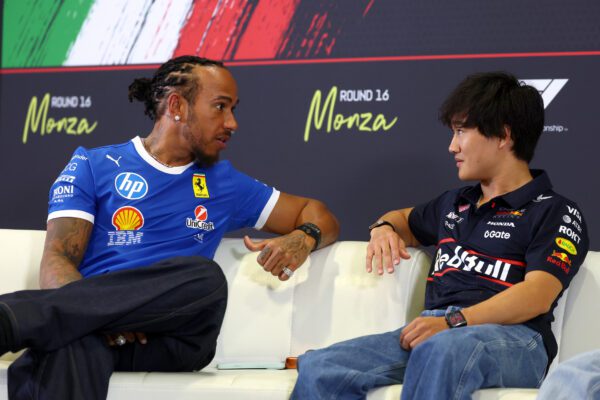 Lewis Hamilton en Yuki Tsunoda