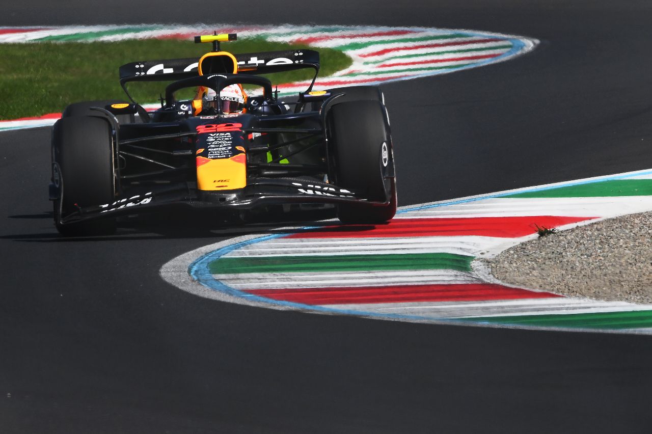 Norris grinnikt bij het zien van Verstappen’s moeilijkheden in Singapore: “Zo’n slechte auto heb ik nog nooit gezien”