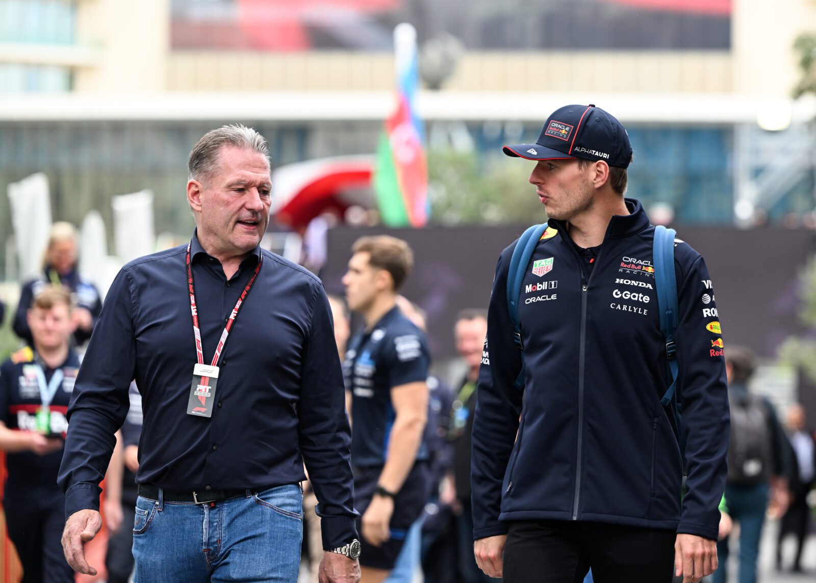Sergio Pérez: “Max is een drijvende kracht en een echte leider”