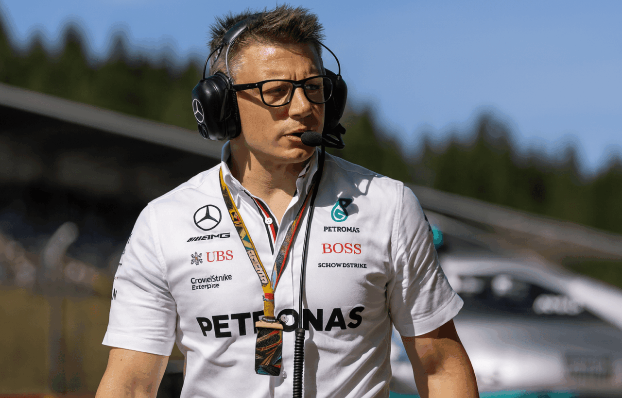 Mercedes woedend na discutabele straf: Bonnington noemt FIA-besluit ‘compleet belachelijk’