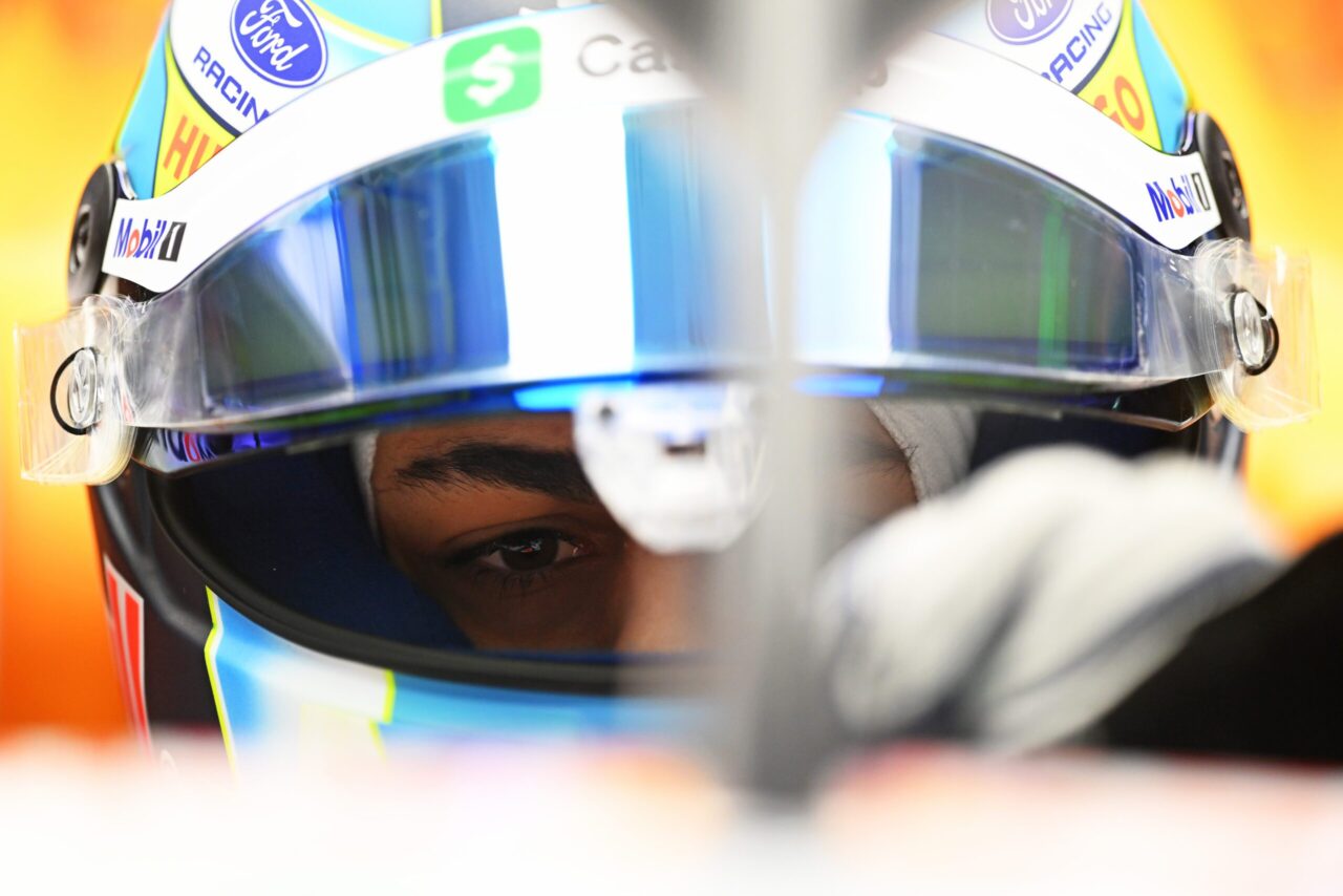 Lindblad zet snellere tijd neer dan Lawson bij eerste officiële Racing Bulls-test in Barcelona