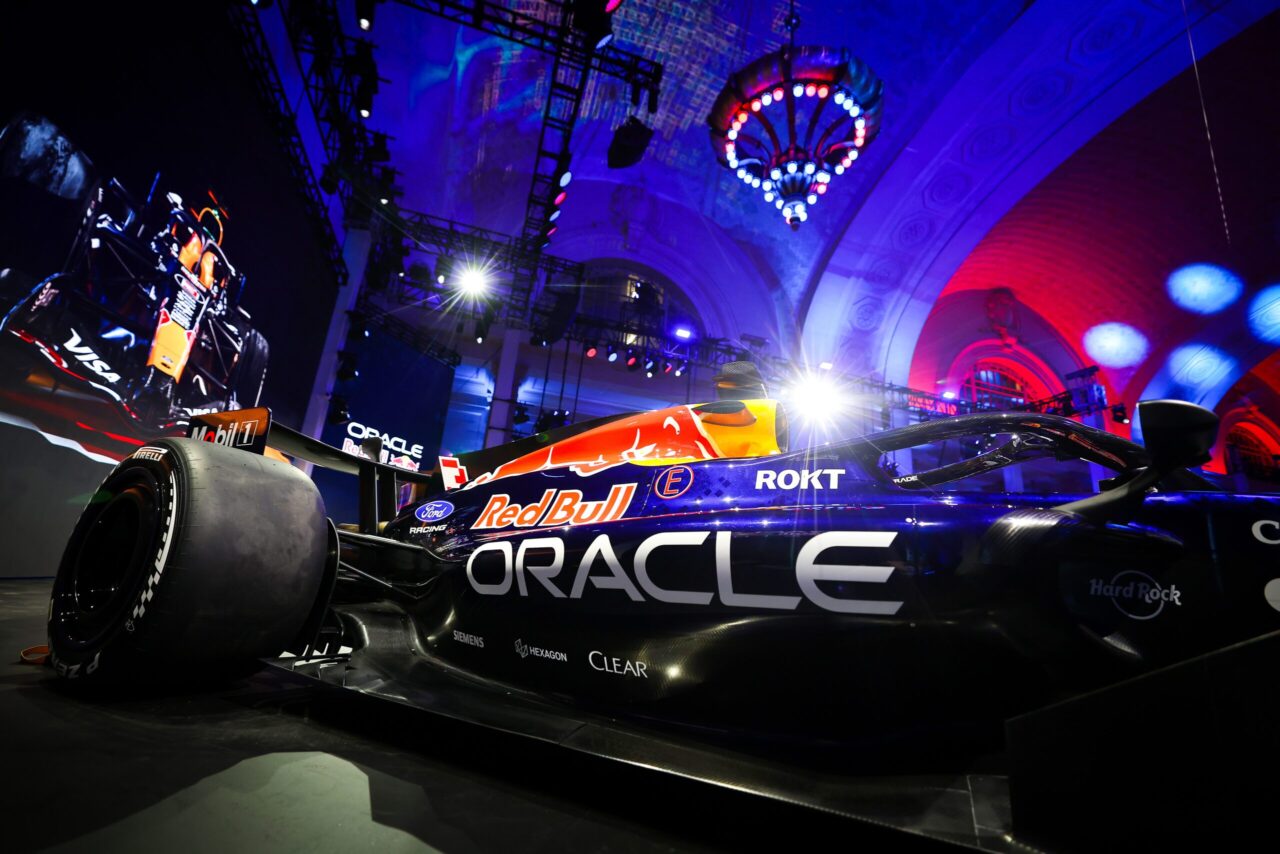 Red Bull roept op tot ‘gloves-off’-aanpak bij invoering nieuwe motorregels