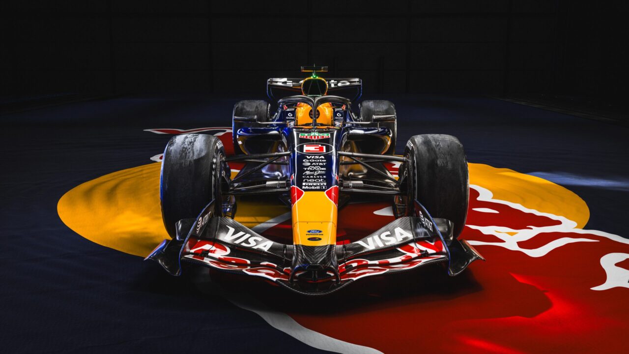 Natte chaos in Barcelona laat sporen na bij Red Bull na ‘very unfortunate’ crash van Hadjar