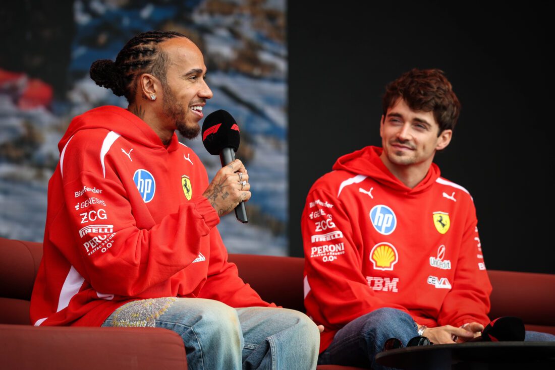 Lewis Hamilton en Charles Leclerc Ferrari