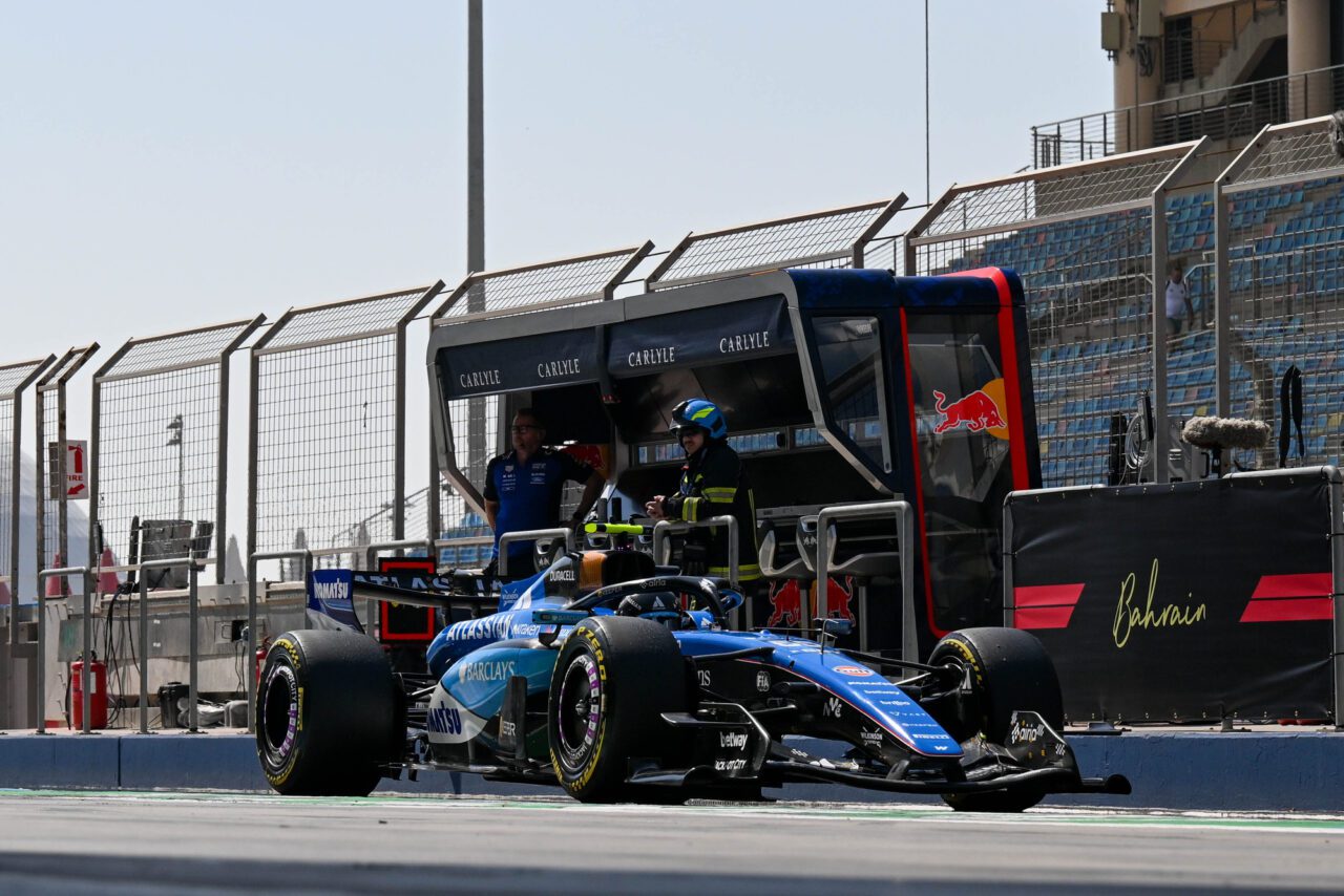 Voormalig F1-coureur Logan Sargeant deelt prachtige beelden van aanzoek