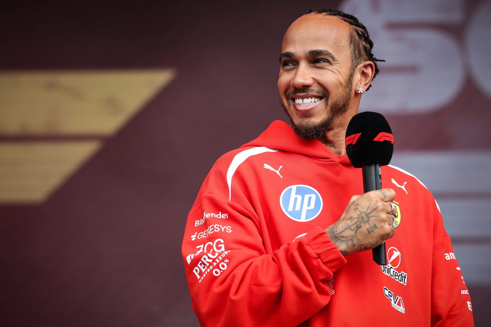 Hamilton: “Niet de beste versie van mezelf” na kritiek op Ferrari