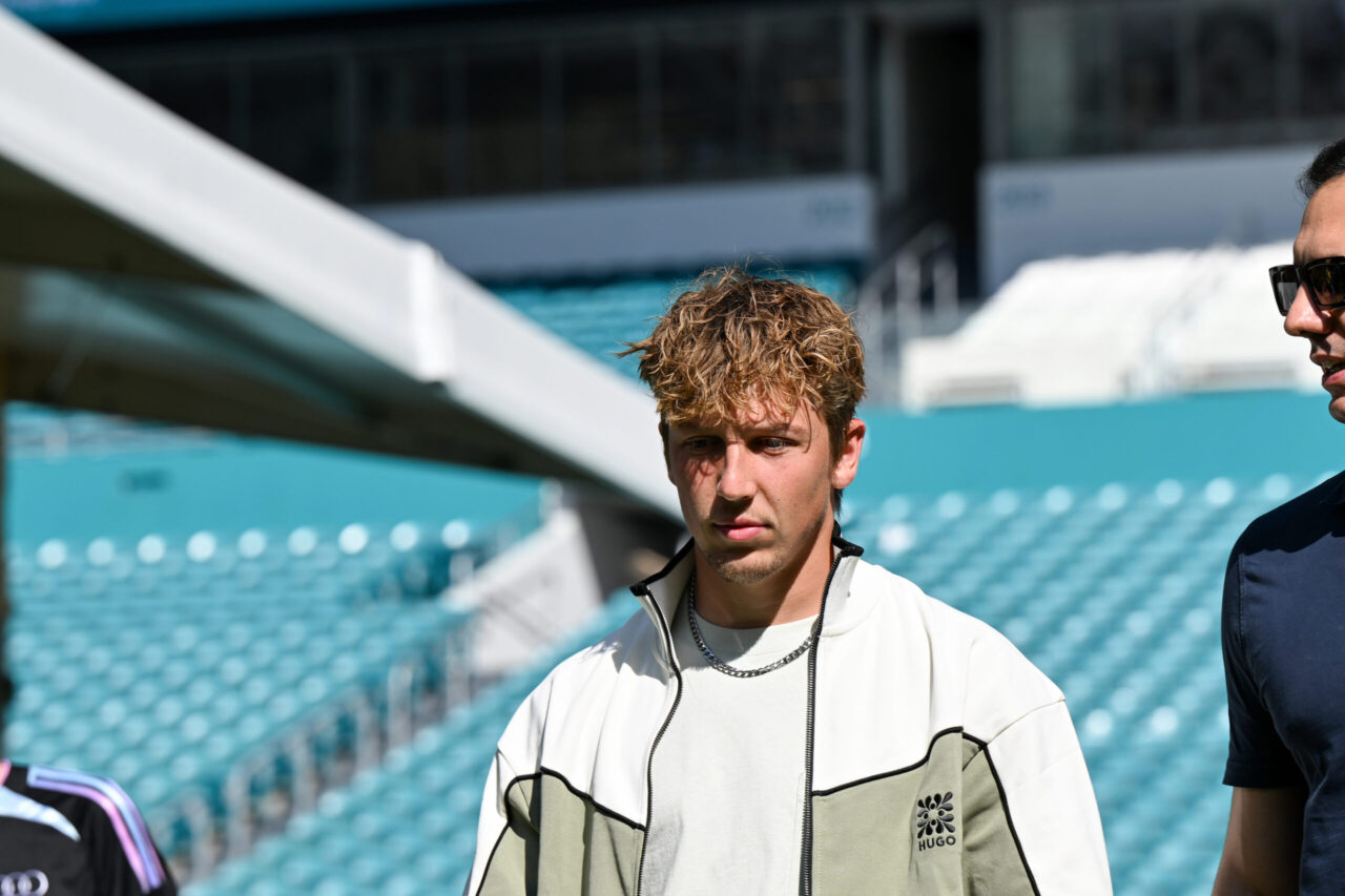 Liam Lawson ziet coureurs regels respecteren na ‘gevaarlijke’ bijna-botsing met Hamilton