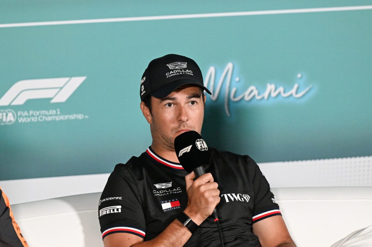 Sergio Pérez incasseert gridstraf na incident met Oscar Piastri